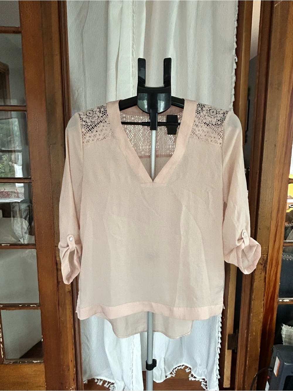 Express Women’s Blouse Pale Pink Peach Crochet Shoulder V-Neck Size XS